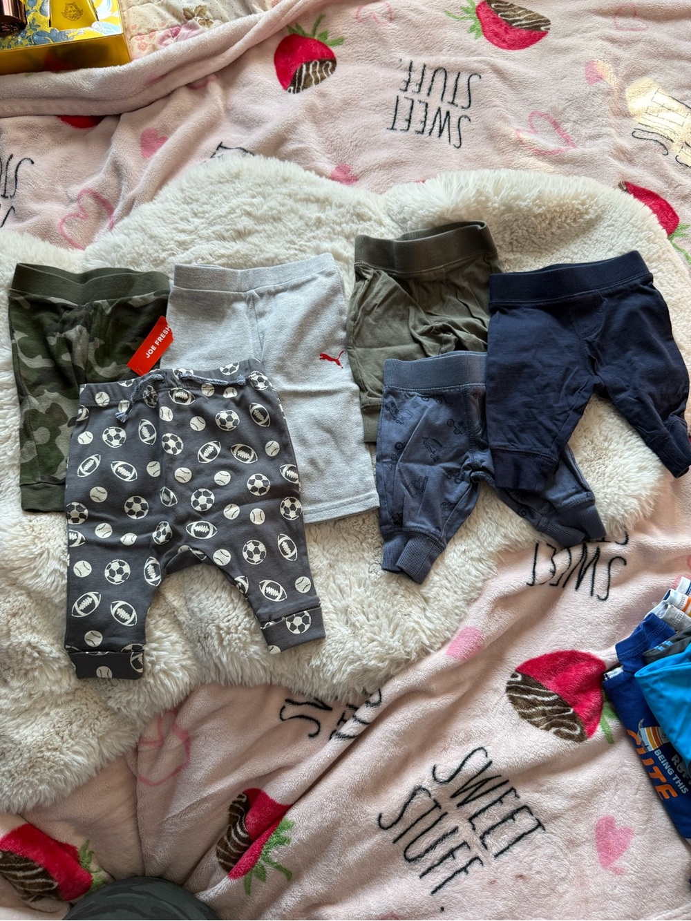 Mixed pants set- Gray, Navy, Olive, Camouflage and sport.